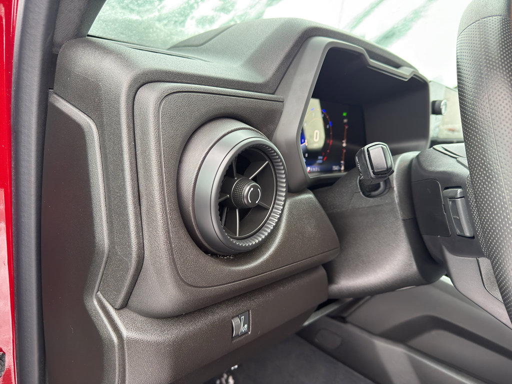 Used 2023 Chevrolet Colorado Trail Boss w/ Technology Package image 14