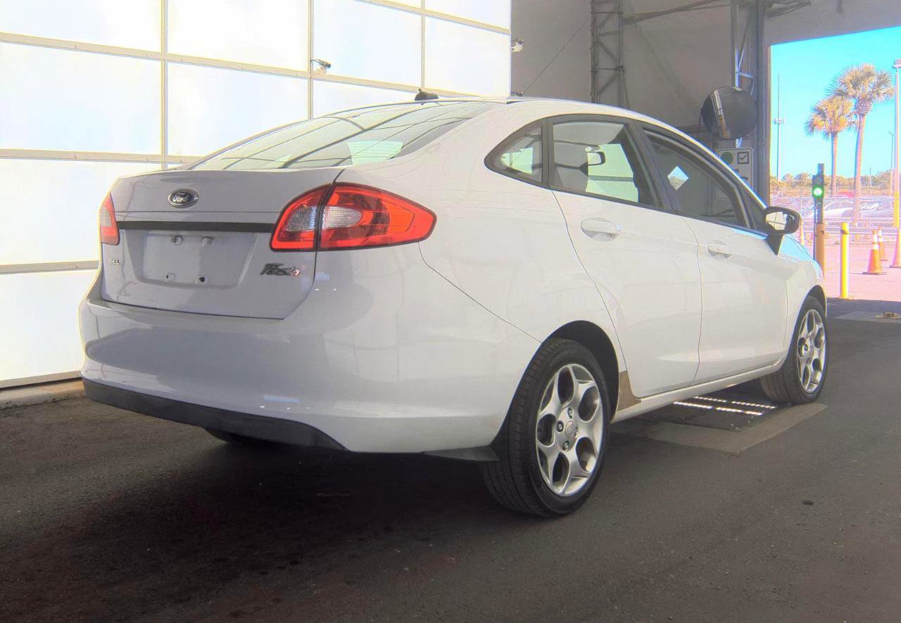 Used 2011 Ford Fiesta SEL image 5