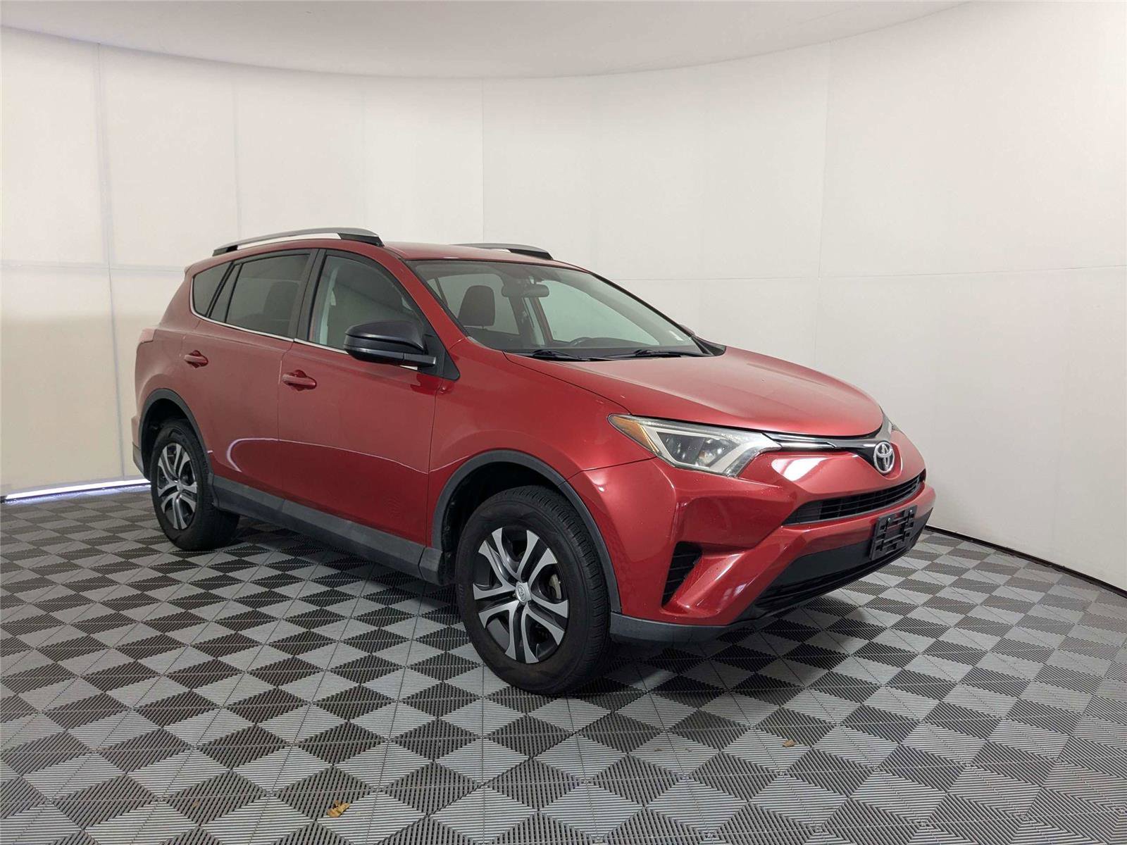Used 2016 Toyota RAV4 LE image 4
