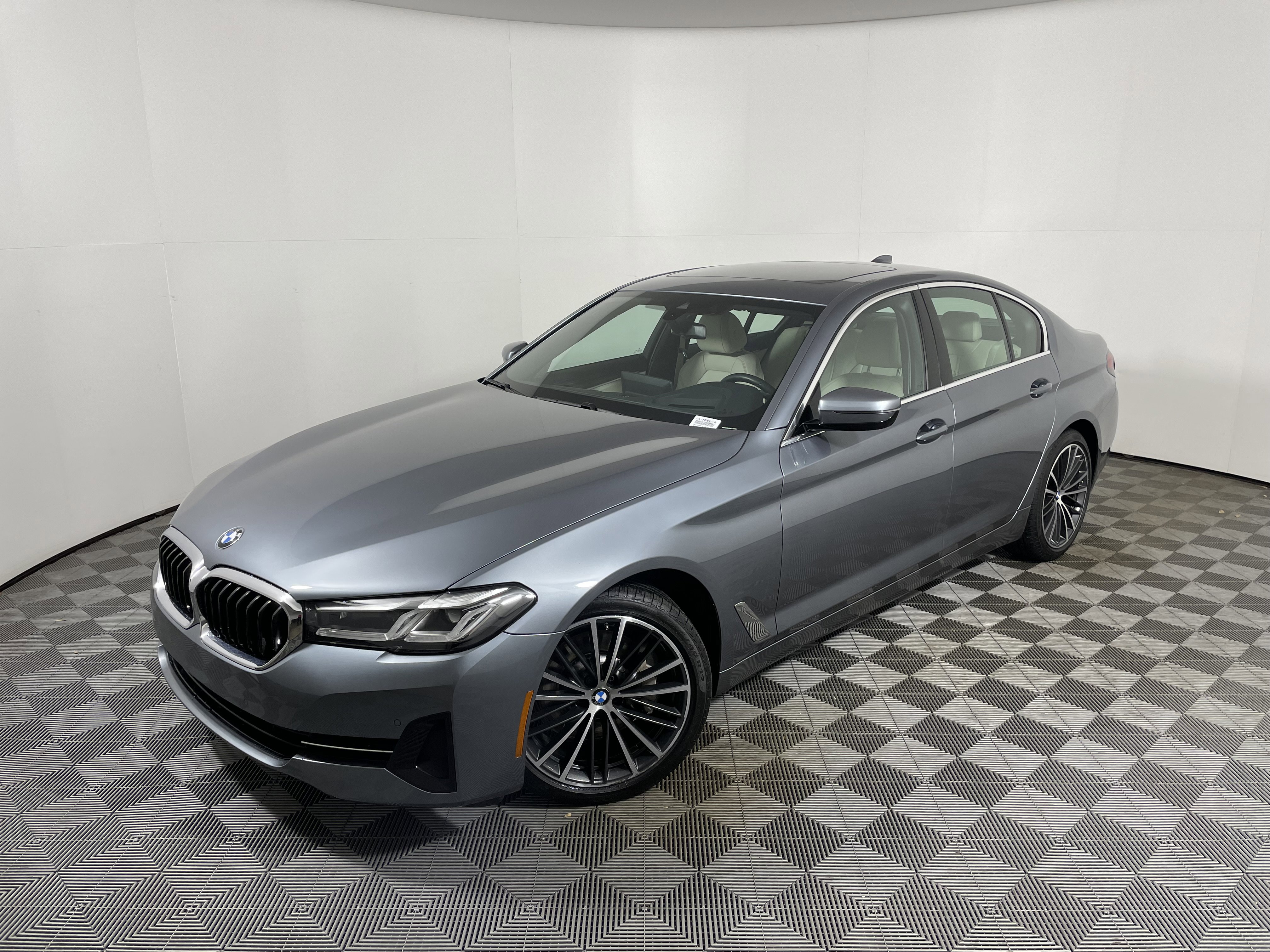 Used 2022 BMW 530i w/ Premium Package image 1