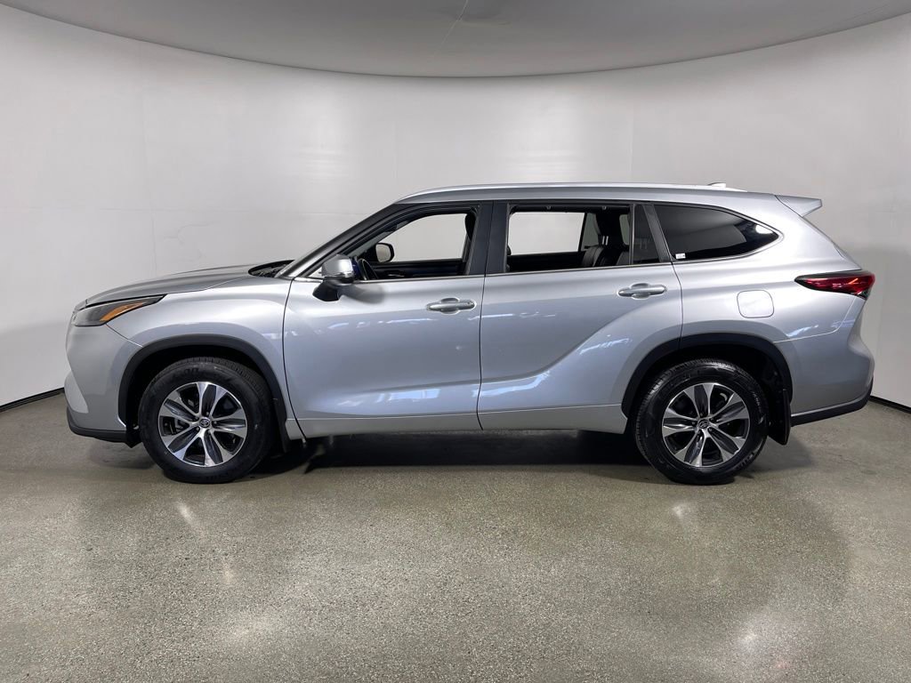 Used 2023 Toyota Highlander XLE image 6