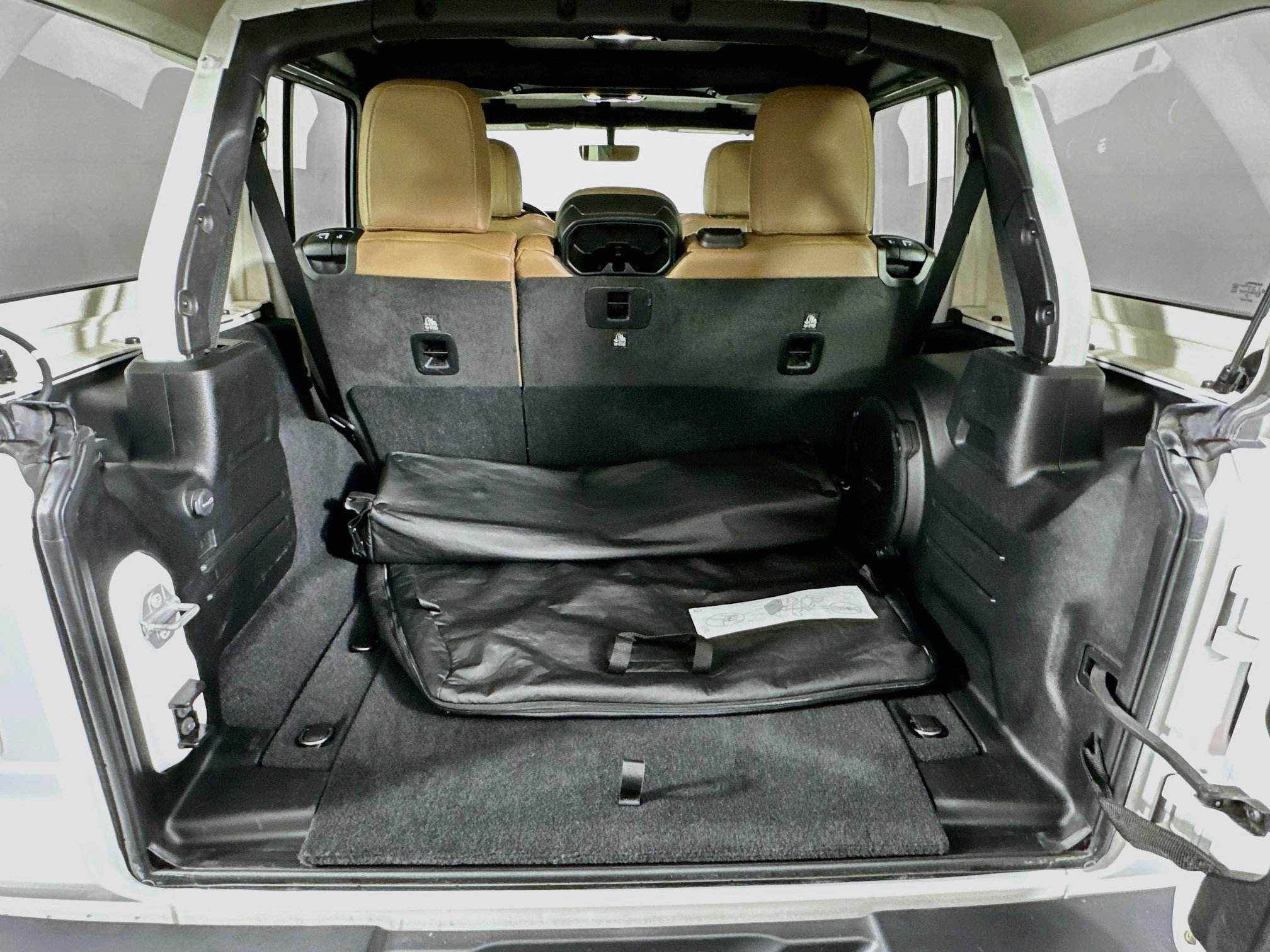 Used 2020 Jeep Wrangler Unlimited Sahara AWD/4WD image 29