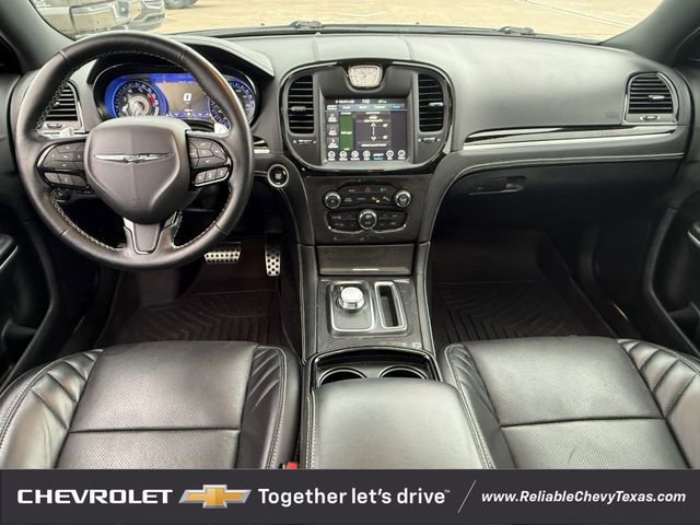 Used 2023 Chrysler 300 C image 11