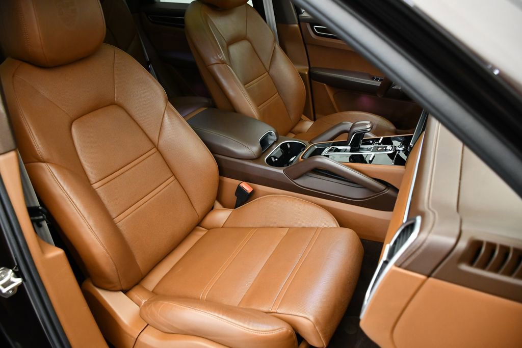Used 2023 Porsche Cayenne Platinum Edition image 51
