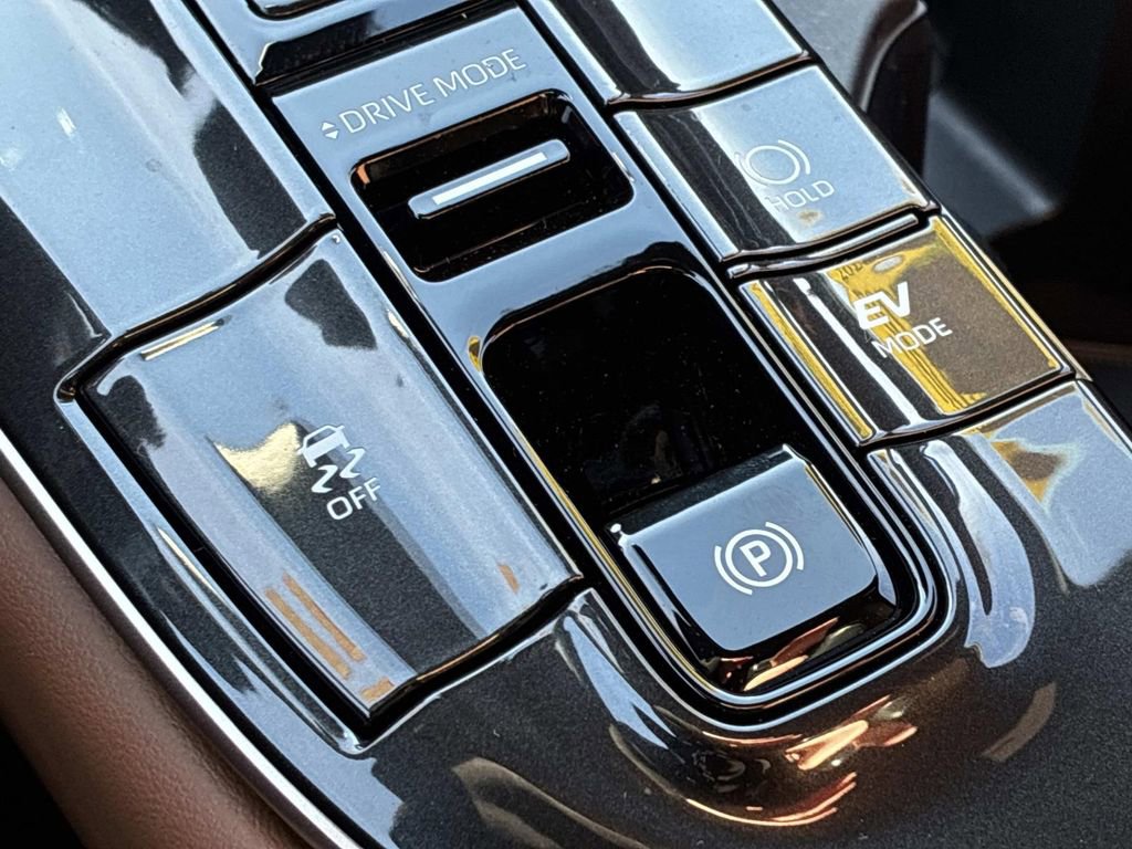 Used 2025 Toyota Crown Signia w/ Advanced Technology Package image 32