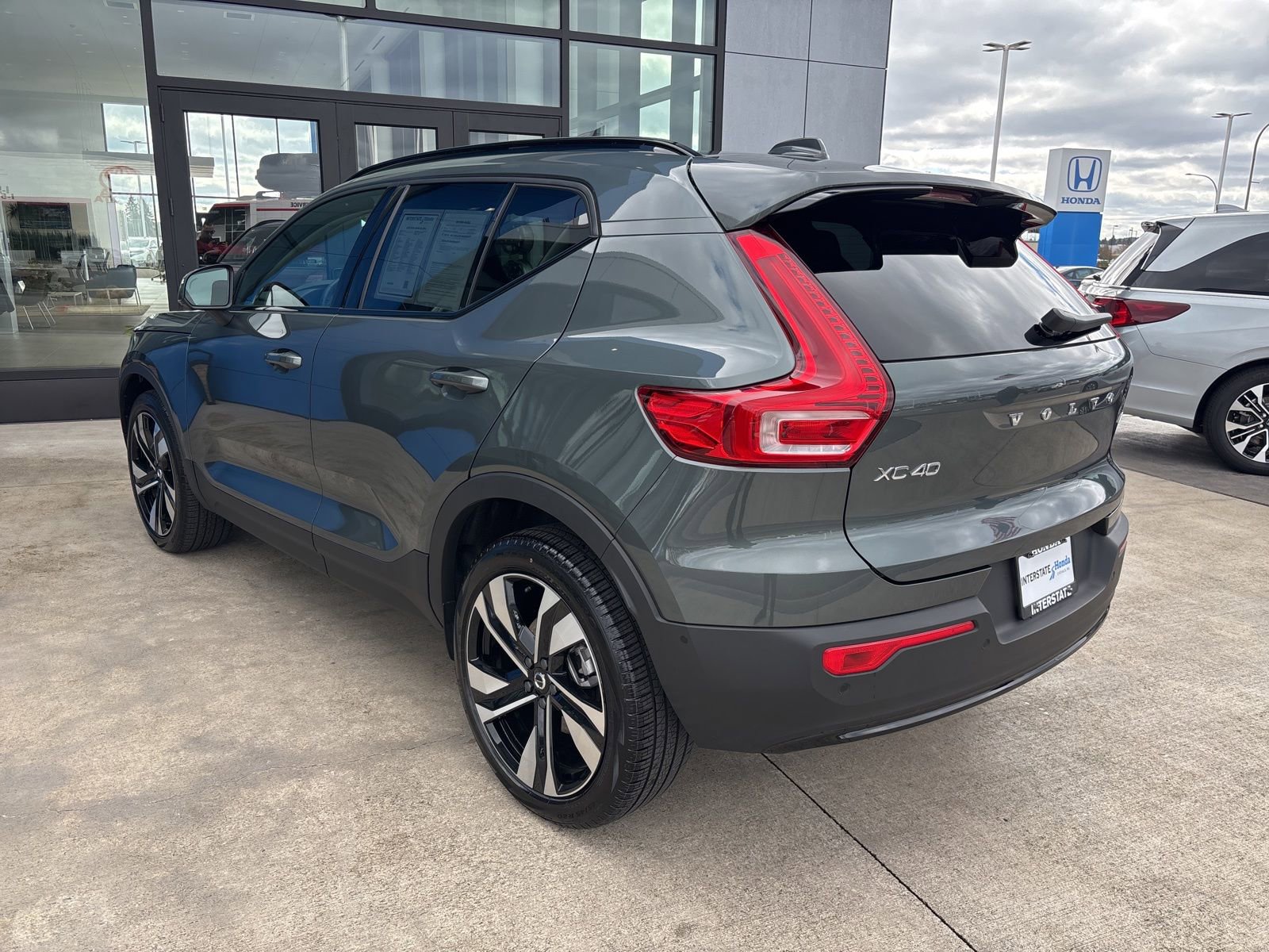 Used 2026 Volvo XC40 B5 Ultra w/ Climate Package image 8