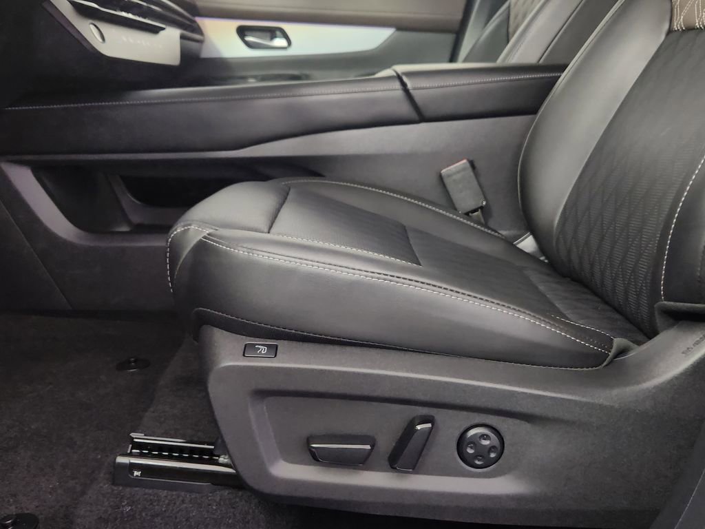 Used 2025 Nissan Murano Platinum w/ Cargo Package AWD/4WD image 11