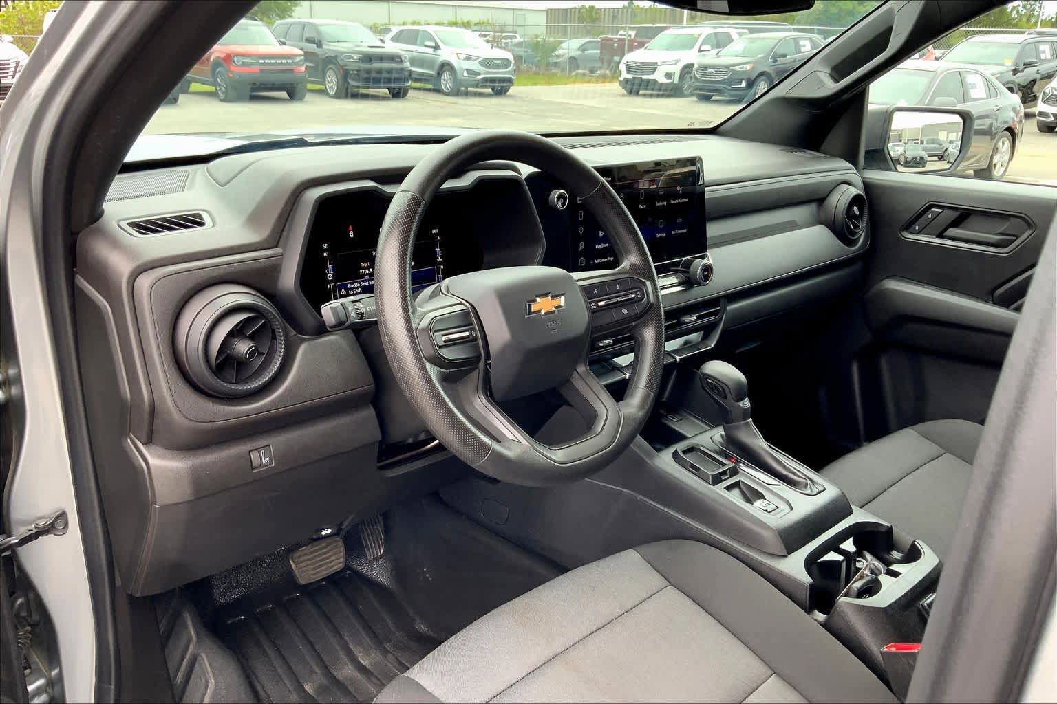 Used 2023 Chevrolet Colorado W/T image 16