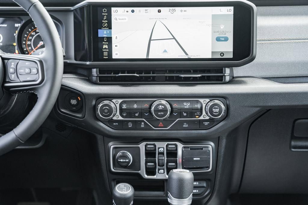 New 2025 Jeep Gladiator Sport AWD/4WD image 24