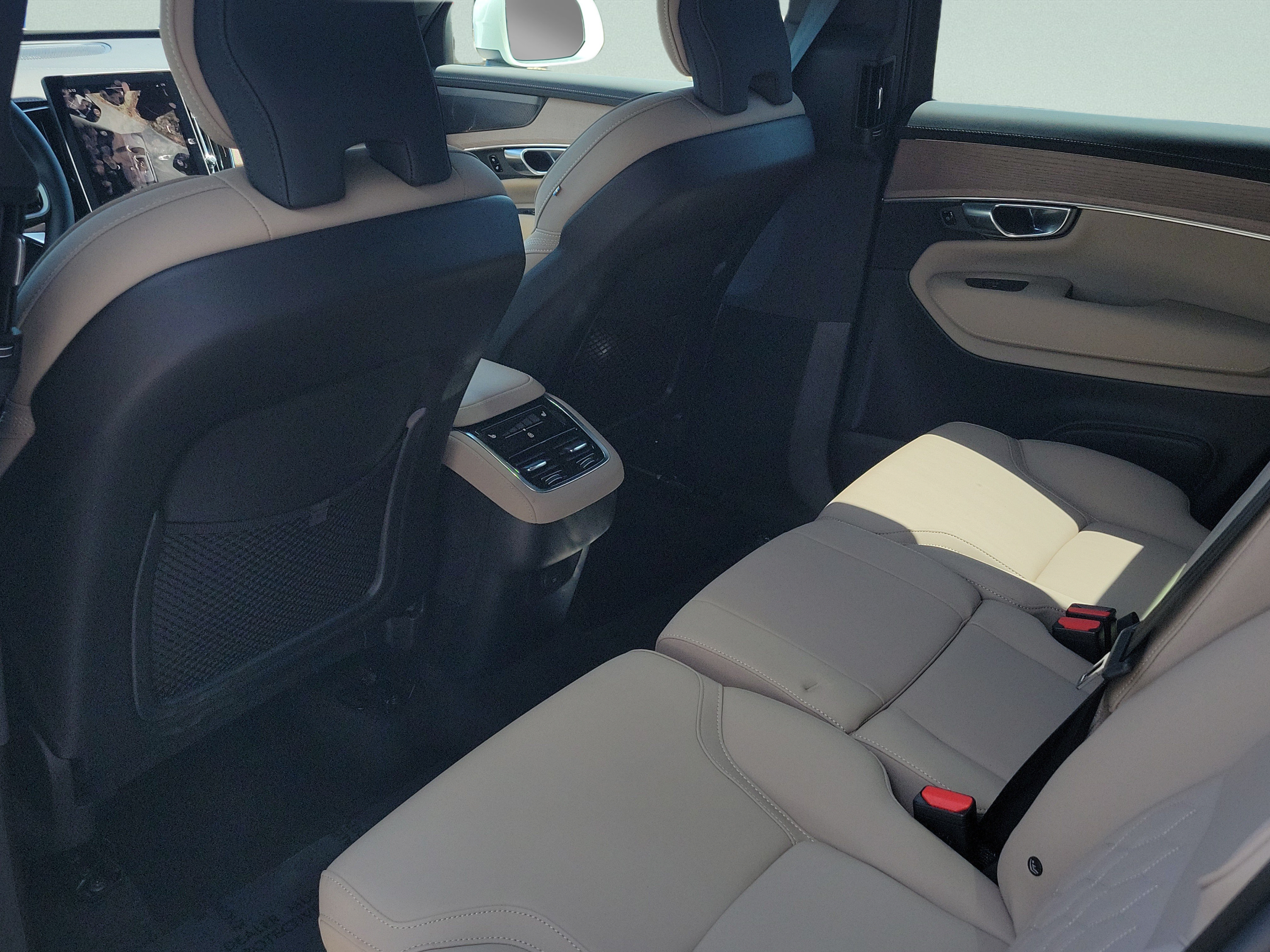 Used 2026 Volvo XC90 B5 Plus w/ Protection Package Premier AWD/4WD image 10