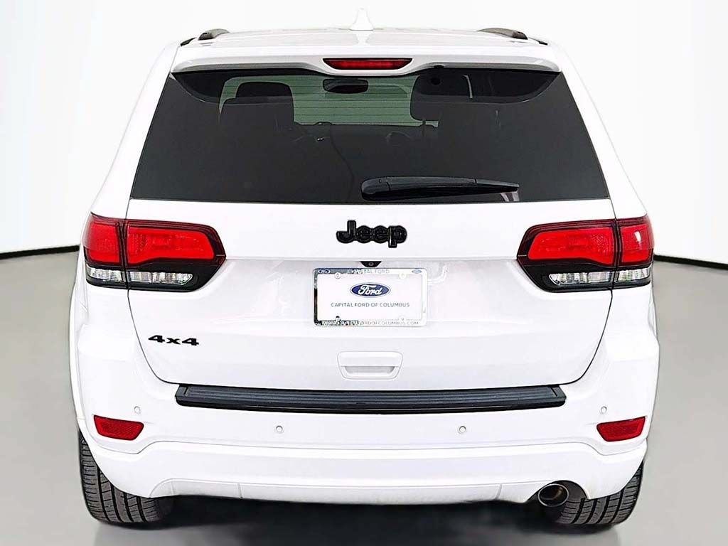 Used 2018 Jeep Grand Cherokee Altitude AWD/4WD image 12