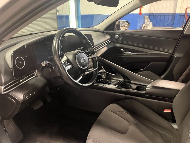 Used 2023 Hyundai Elantra SEL w/ Convenience Package image 23