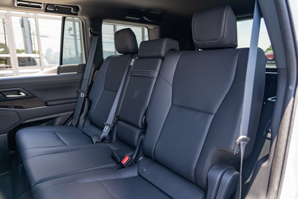 Used 2024 Lexus GX 550 w/ Accessory Package (2T) AWD/4WD image 17