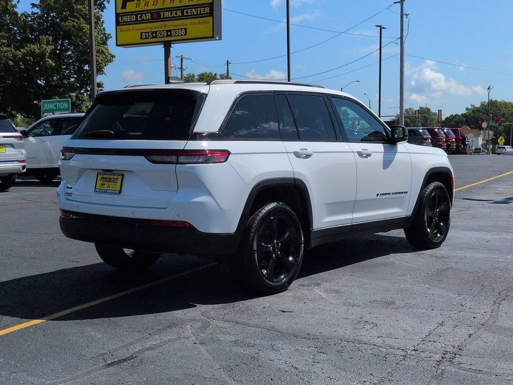 Used 2022 Jeep Grand Cherokee Altitude AWD/4WD image 8