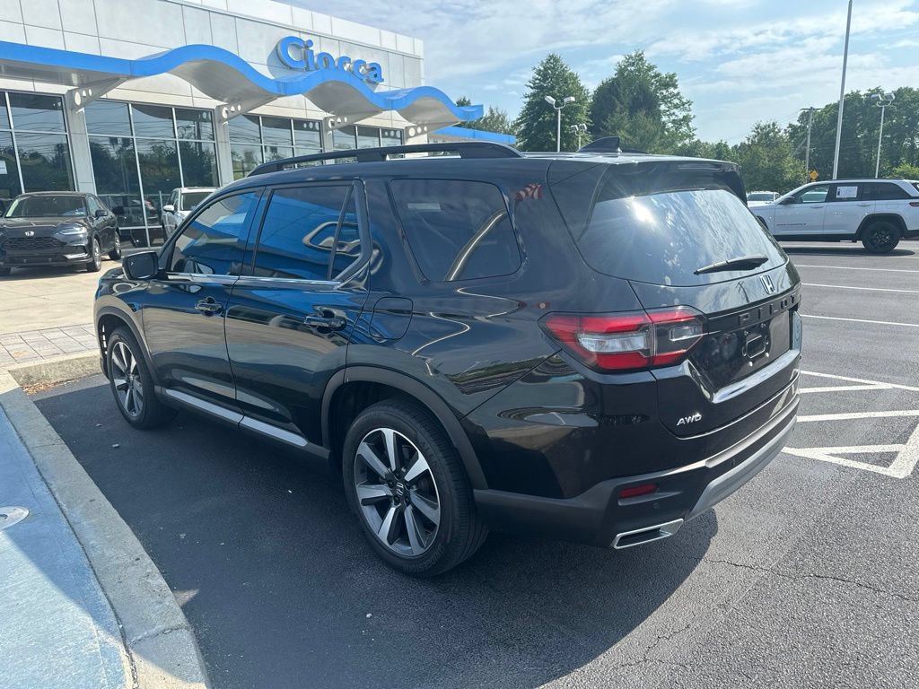 Used 2023 Honda Pilot Touring image 3