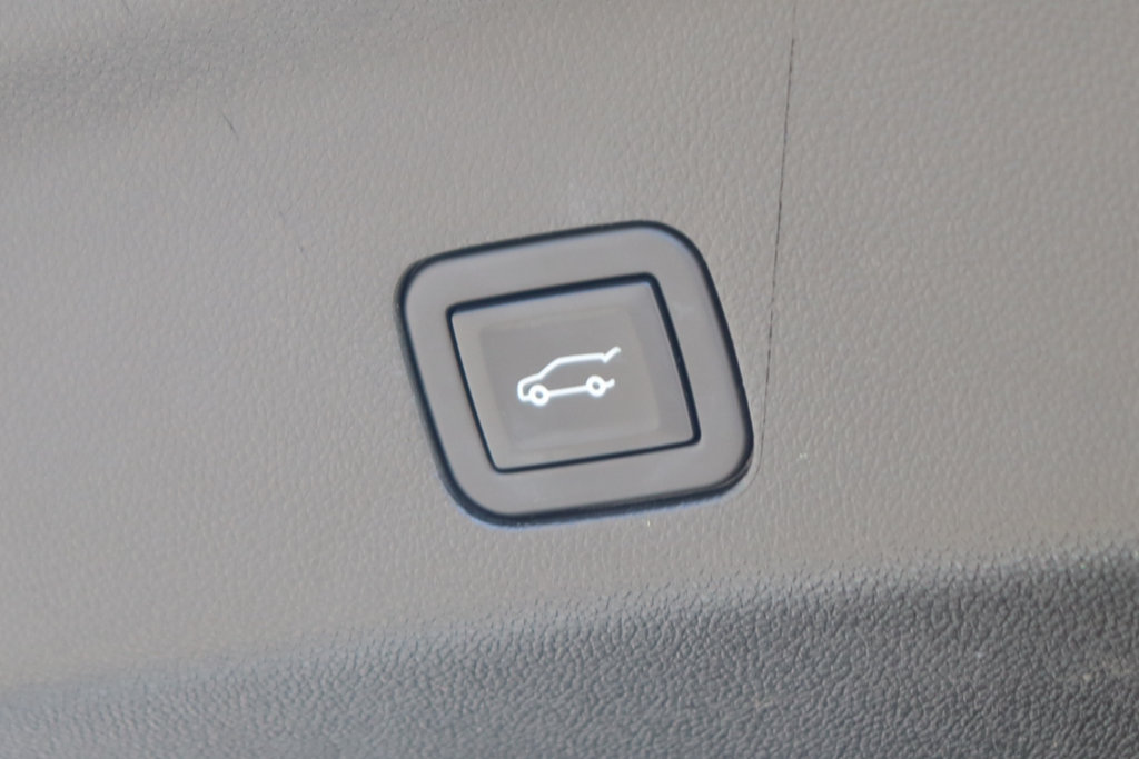 Used 2023 Chevrolet Tahoe LT RWD image 11
