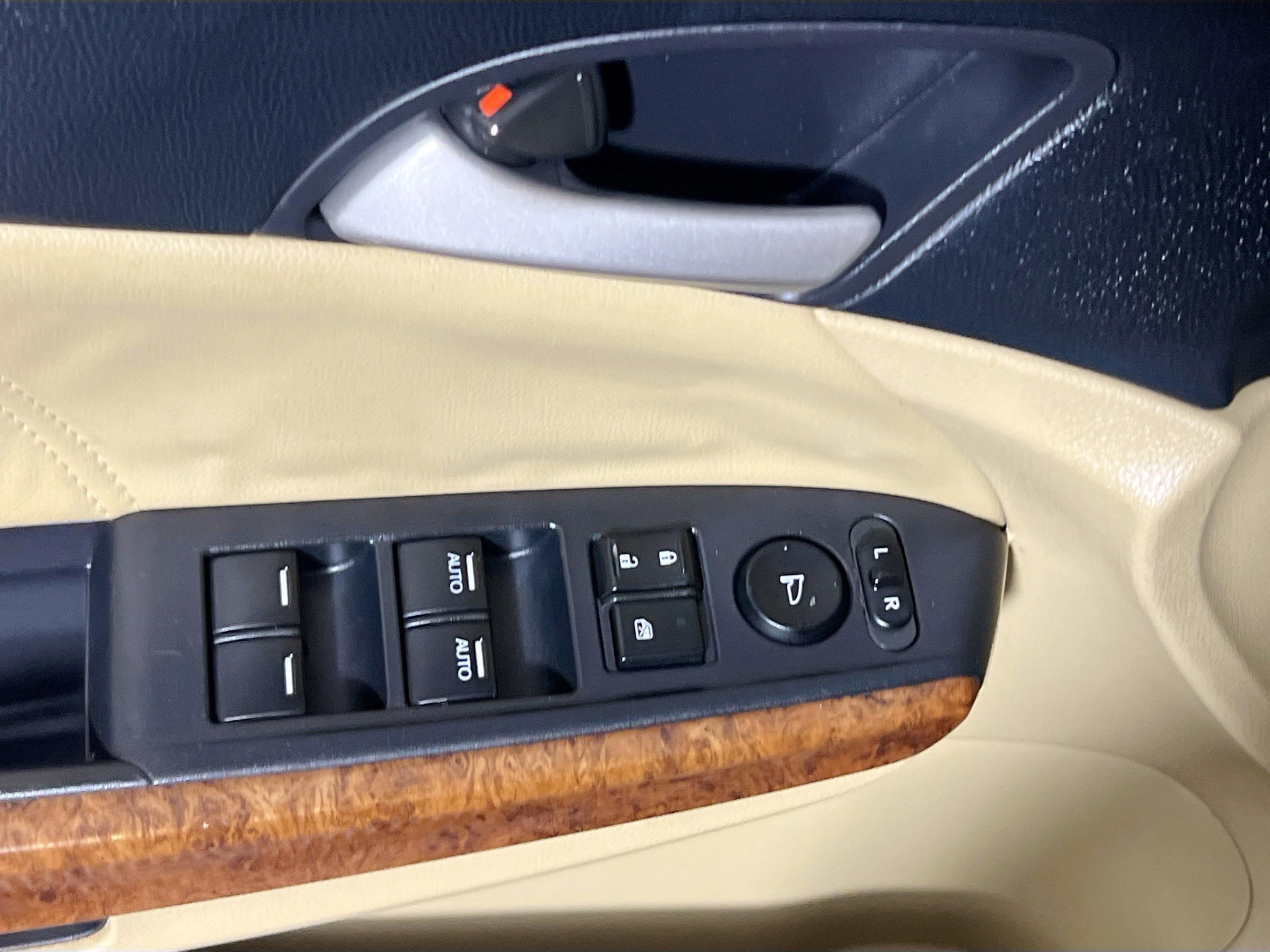 Used 2011 Honda Accord EX-L image 16