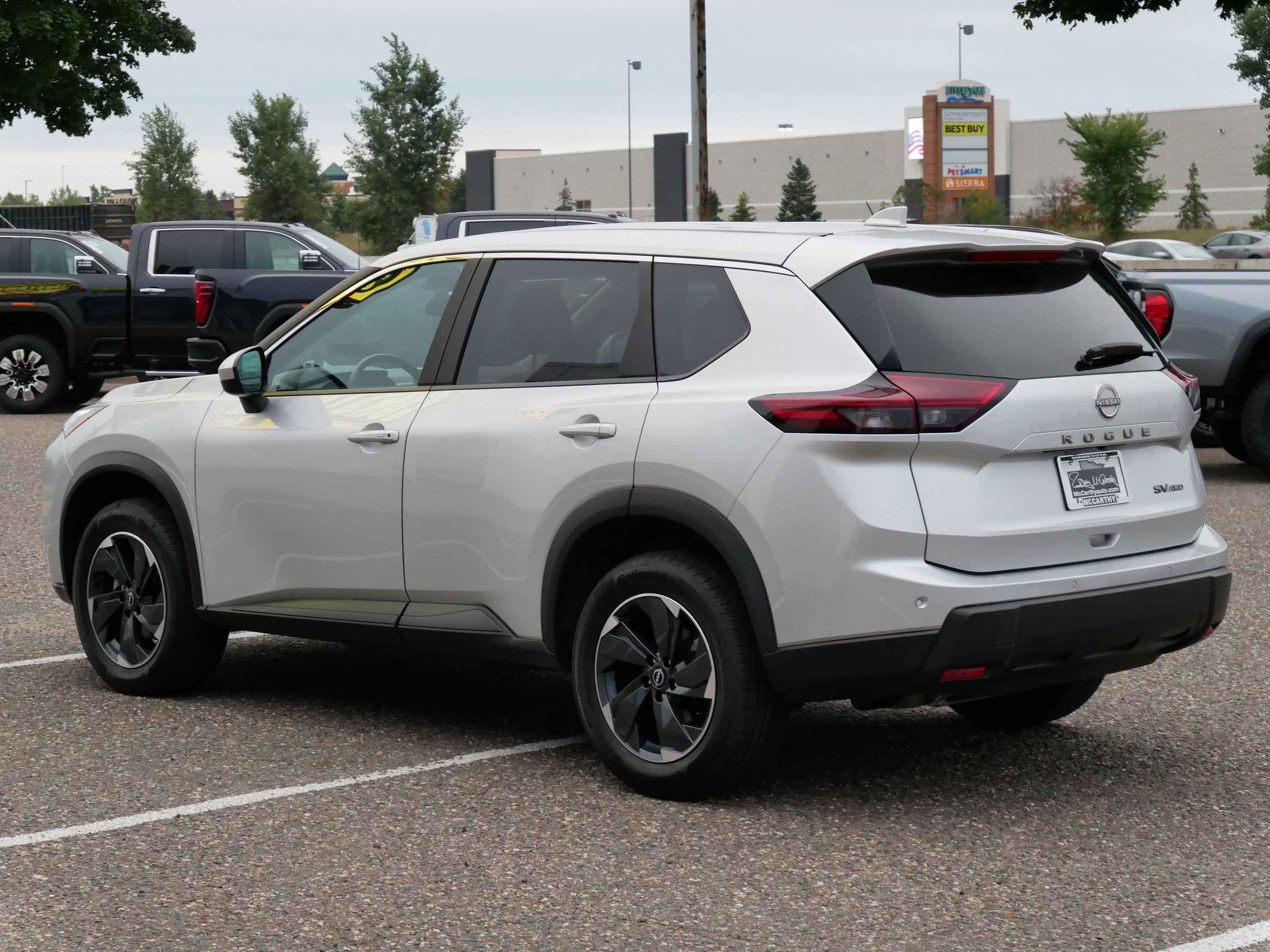 Used 2024 Nissan Rogue SV image 7