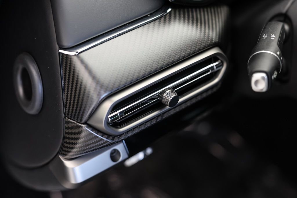 Used 2025 Aston Martin V8 Vantage Coupe image 38