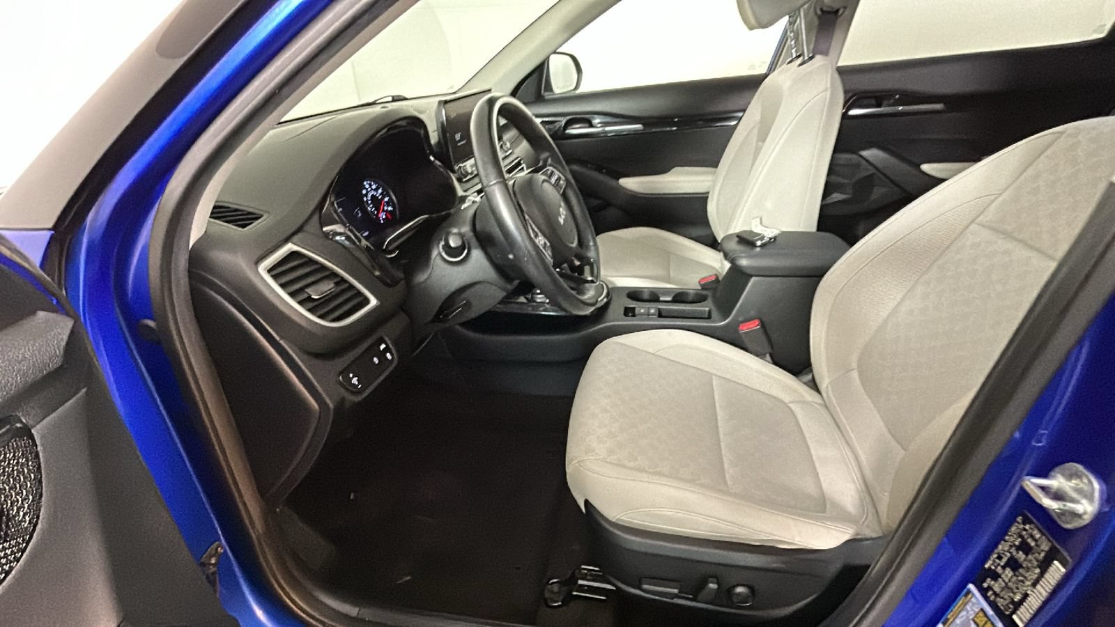 Used 2022 Kia Seltos SX w/ Sunroof Package AWD/4WD image 14
