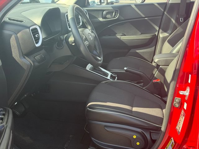 Used 2023 Hyundai Venue Limited FWD image 15