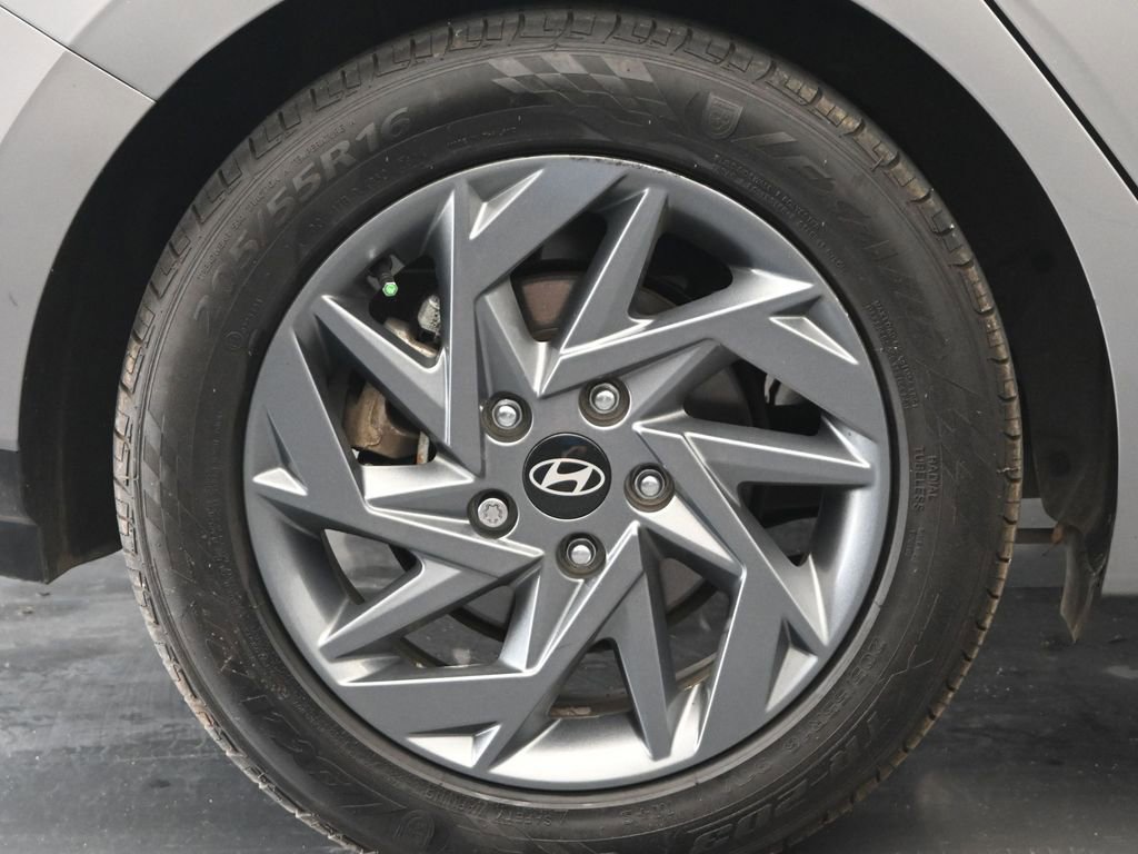 Used 2024 Hyundai Elantra SEL image 9