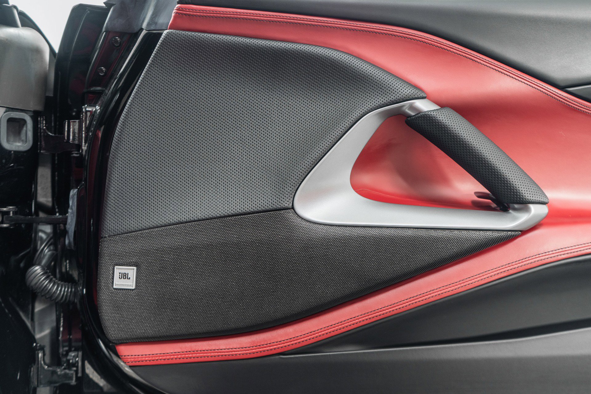 Used 2020 Ferrari 812 Superfast image 40