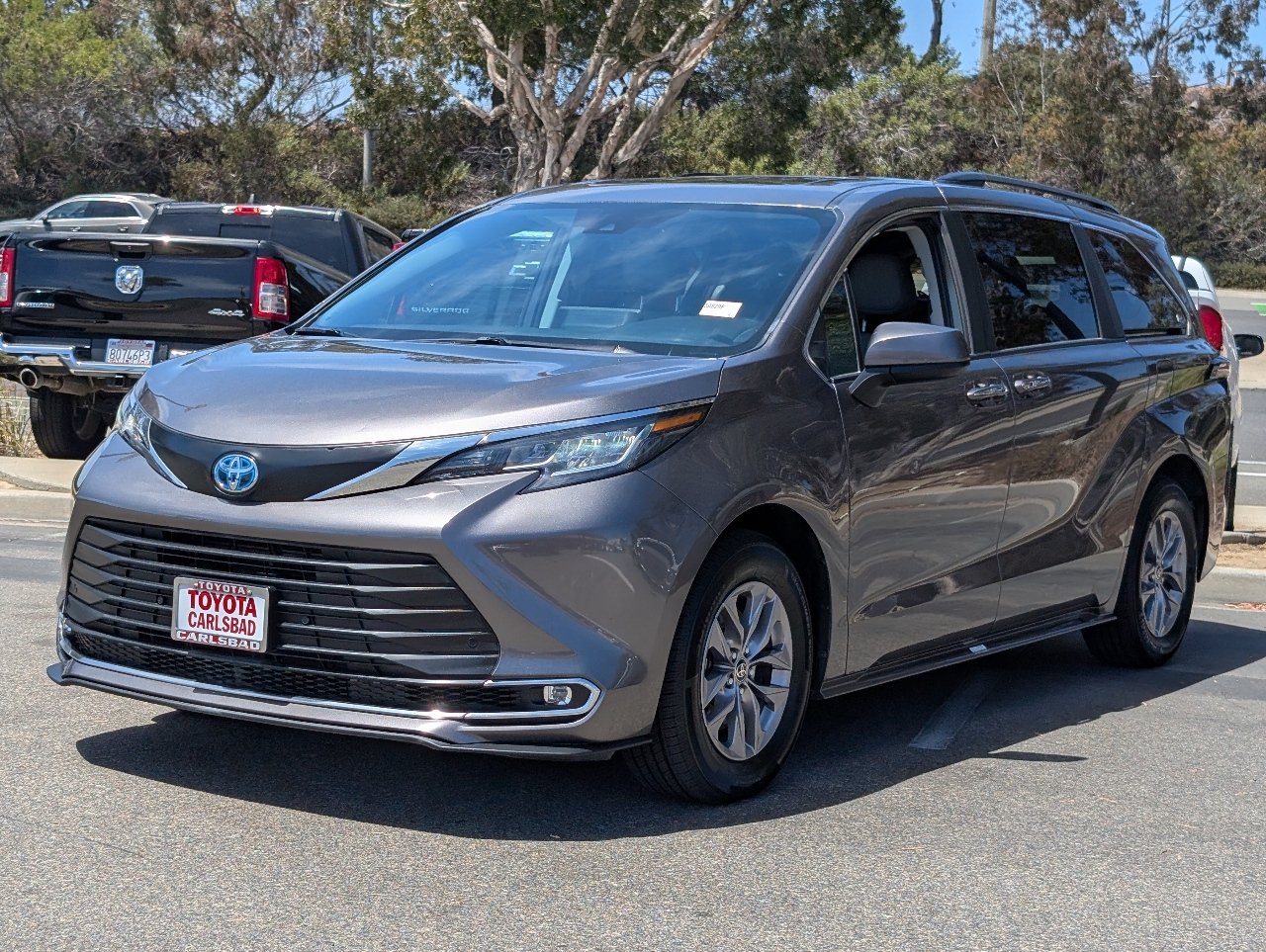 Used 2023 Toyota Sienna XLE FWD image 12