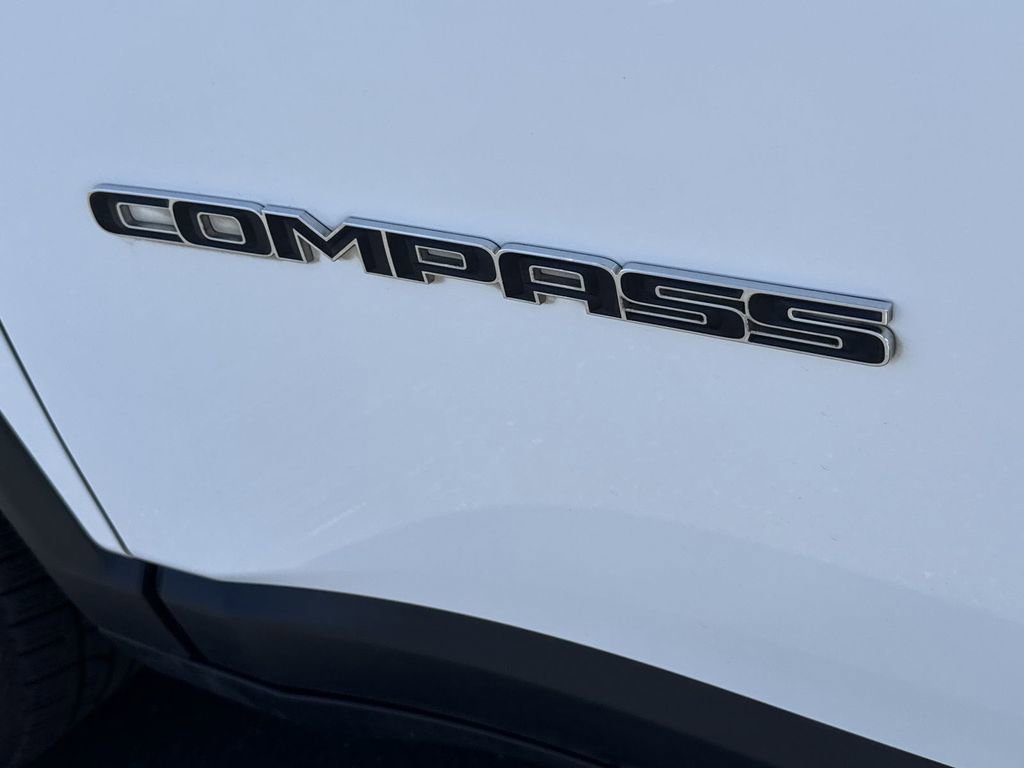 Used 2023 Jeep Compass Latitude image 30