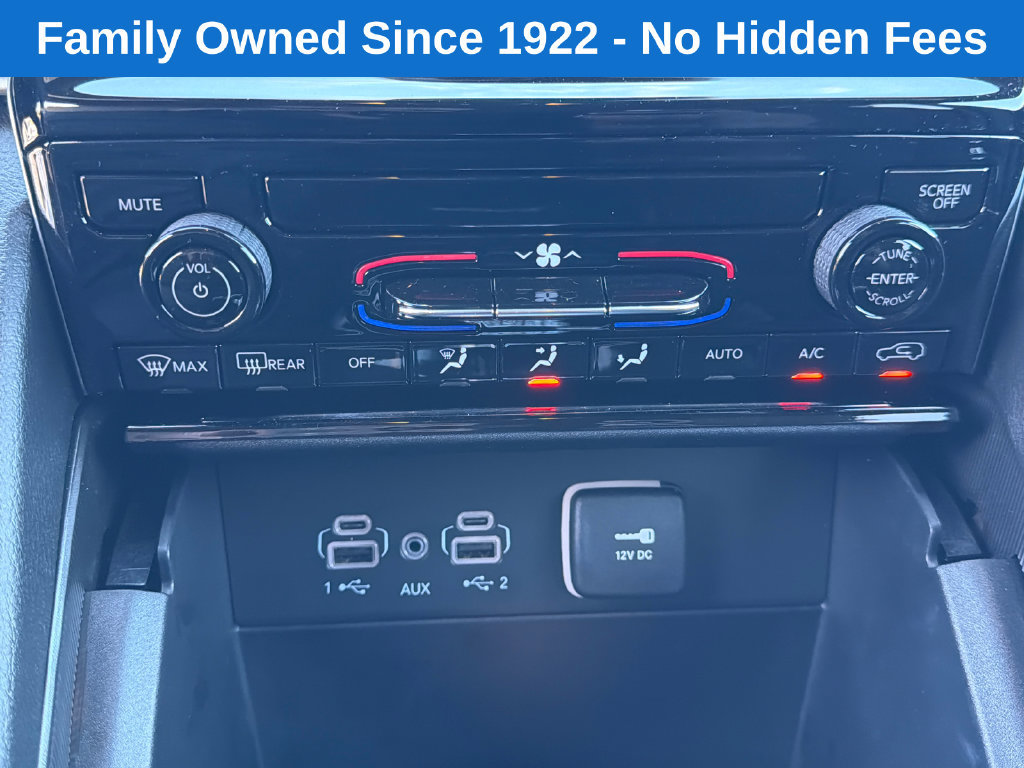 Used 2025 Jeep Grand Cherokee Laredo AWD/4WD image 30