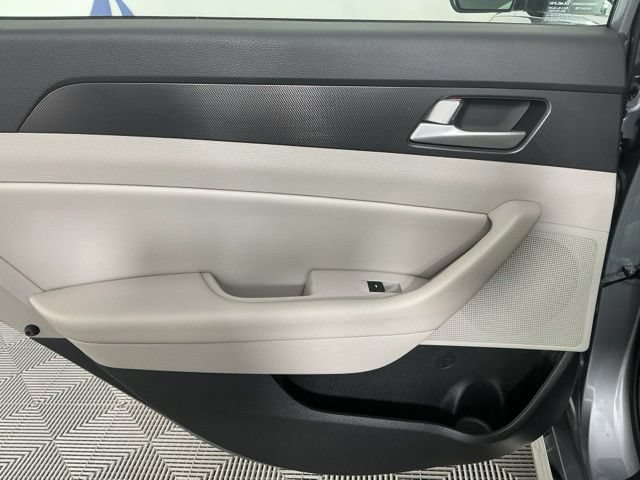 Used 2016 Hyundai Sonata Sport w/ Option Group 1V FWD image 9