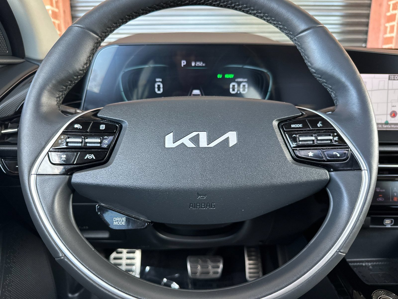 Certified 2023 Kia Niro SX Touring FWD image 32