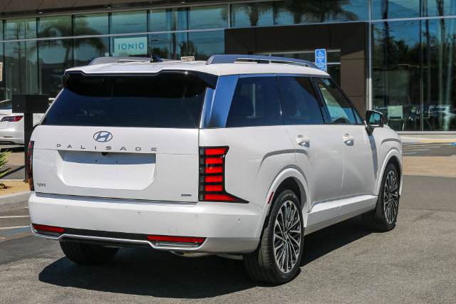 Certified 2026 Hyundai Palisade Calligraphy AWD/4WD image 10