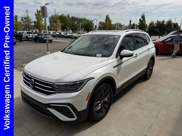 Used 2023 Volkswagen Tiguan SE w/ Panoramic Sunroof Package AWD/4WD image 3