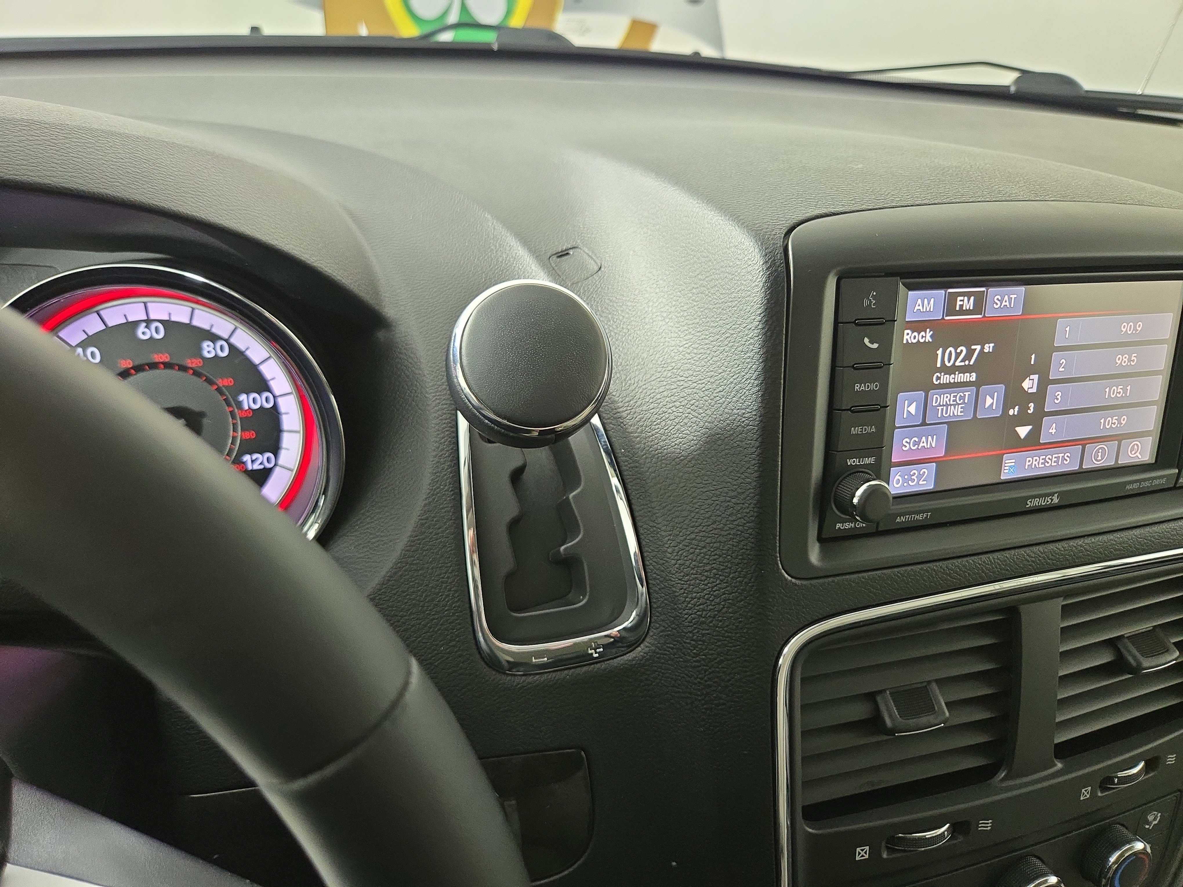 Used 2016 Dodge Grand Caravan SXT w/ UConnect Hands-Free Group image 23