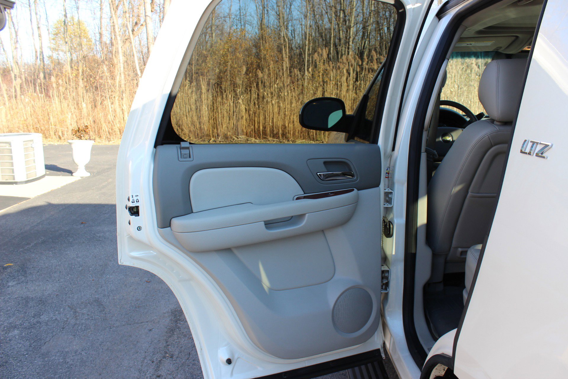 Used 2013 Chevrolet Tahoe LTZ image 31