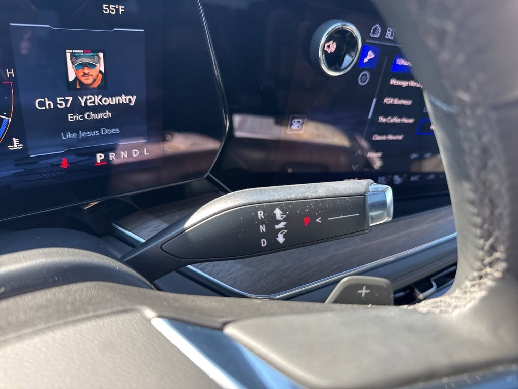 Used 2025 Chevrolet Tahoe High Country AWD/4WD image 15