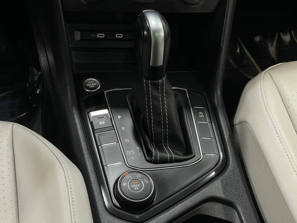 Used 2021 Volkswagen Tiguan SE w/ Panoramic Sunroof Package image 27