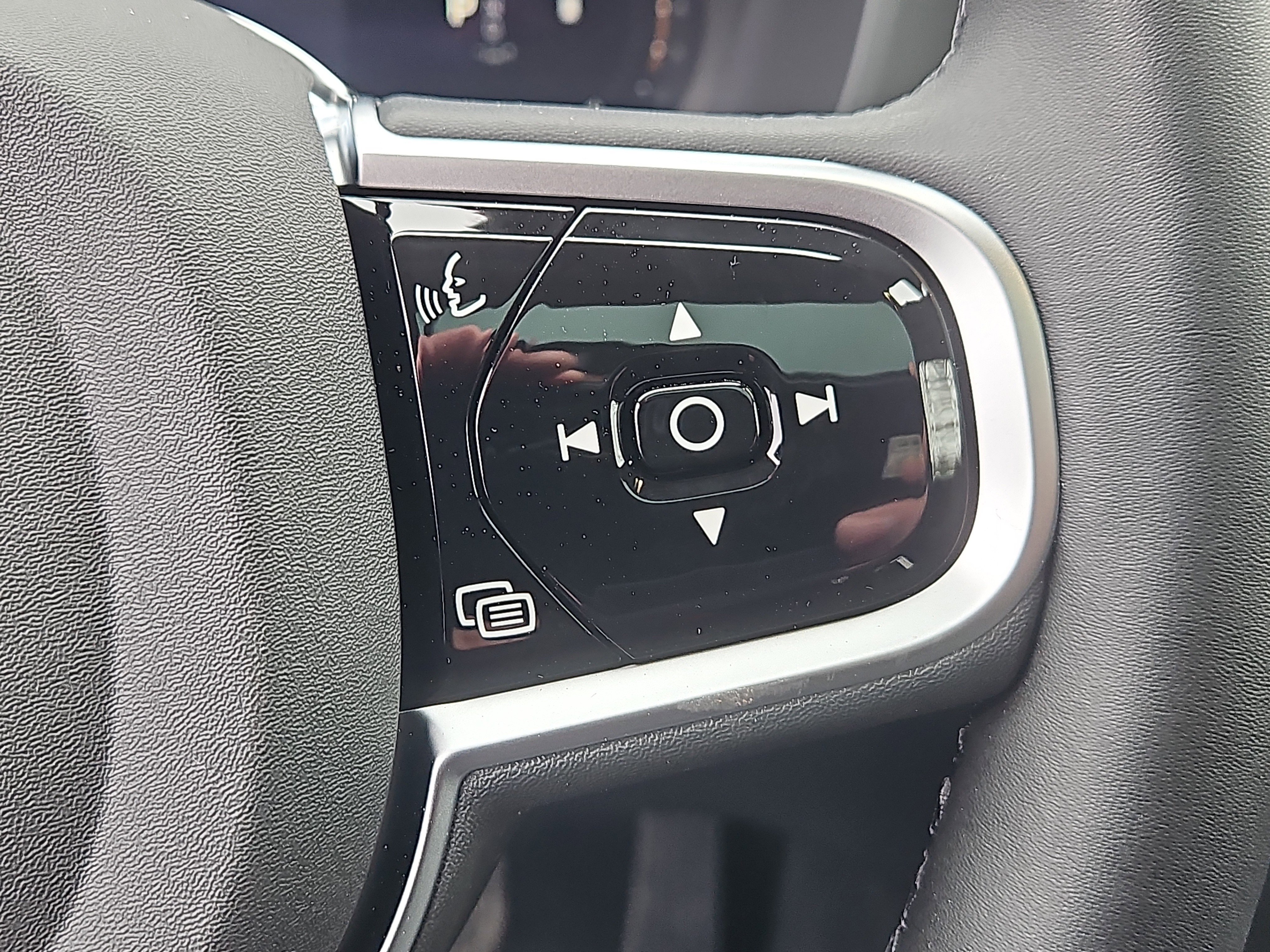 New 2026 Volvo XC60 B5 Ultra w/ Protection Package Premier image 15