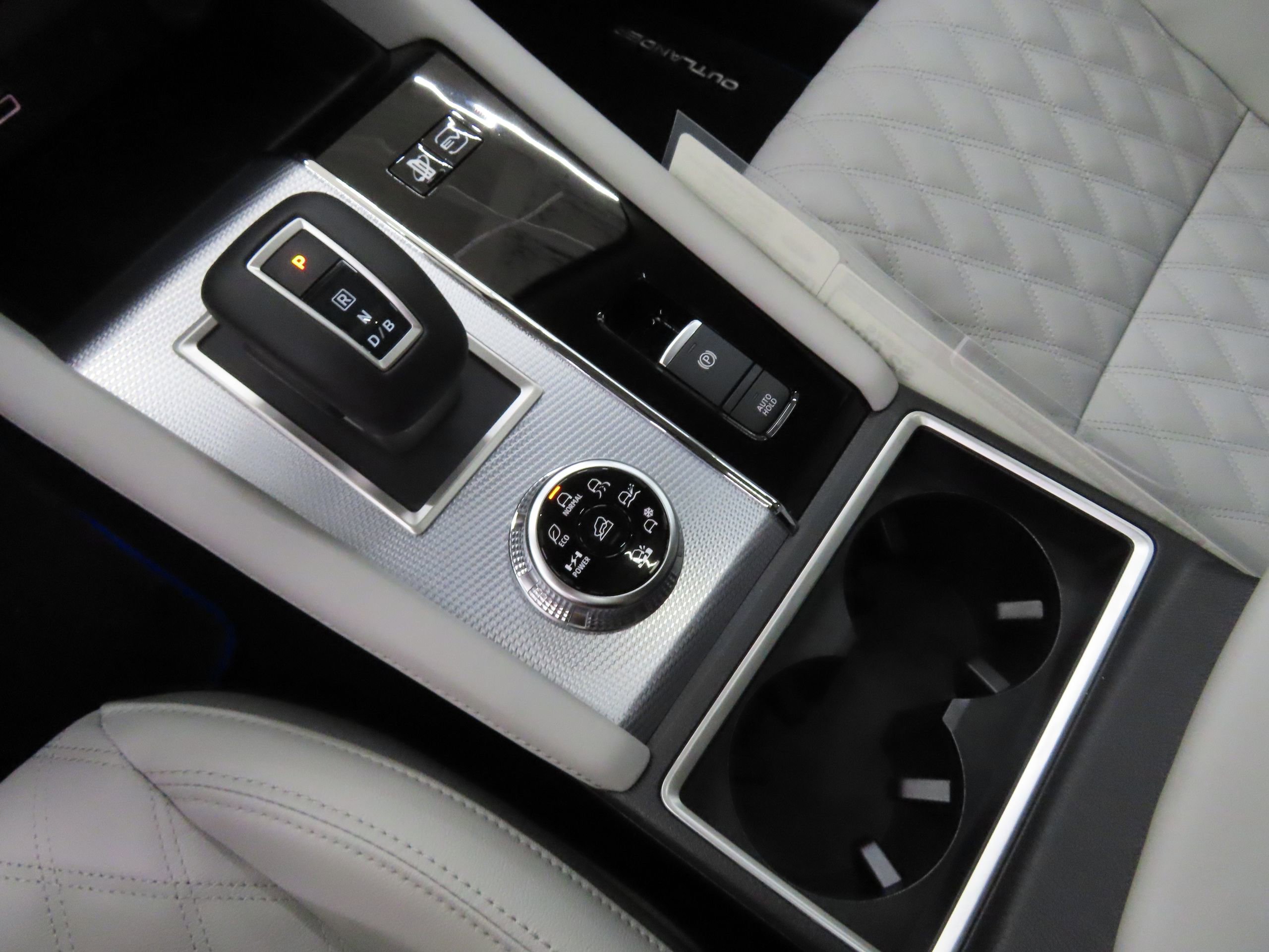 New 2025 Mitsubishi Outlander SEL AWD/4WD image 16