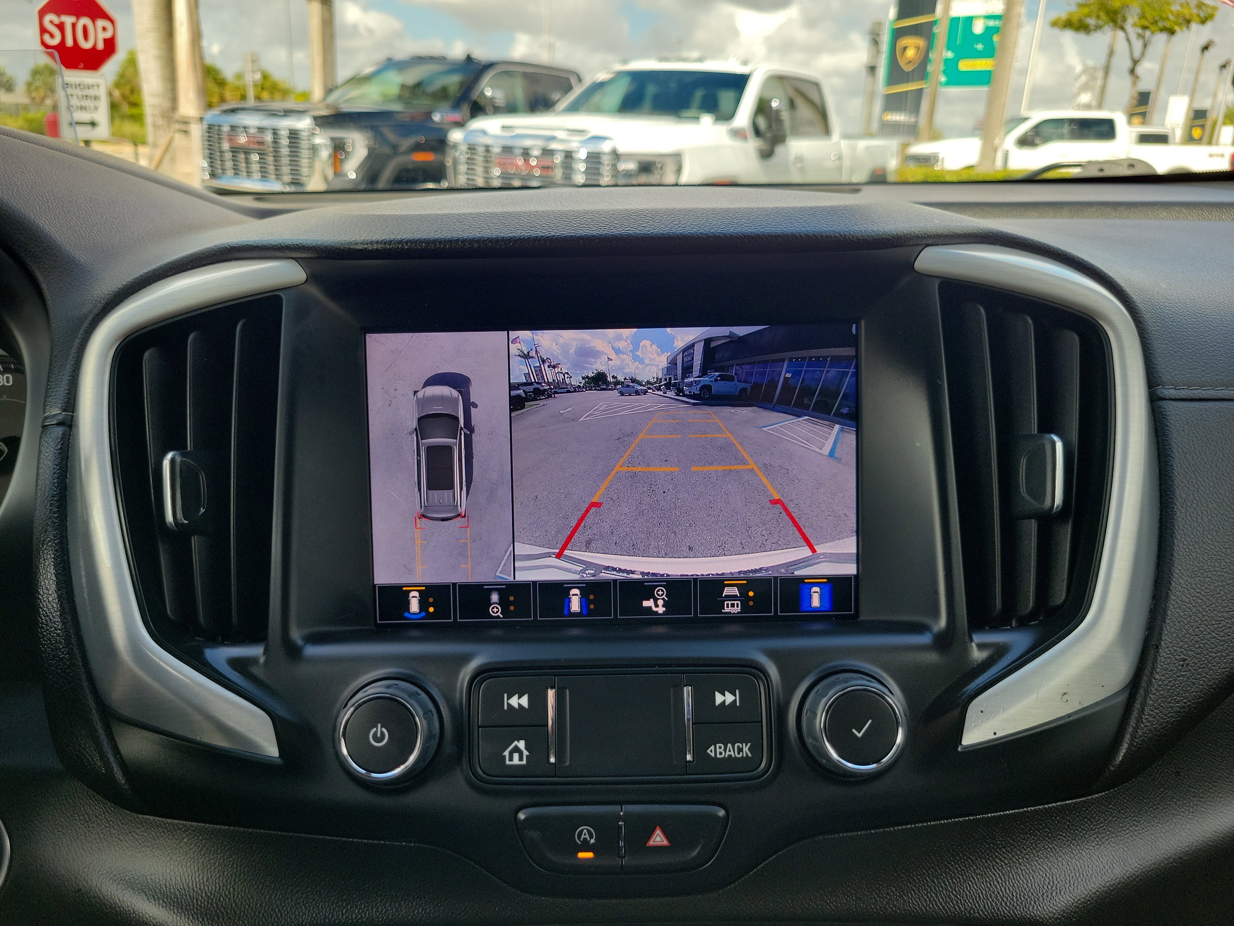Used 2023 GMC Terrain SLT w/ Infotainment Package II FWD image 11