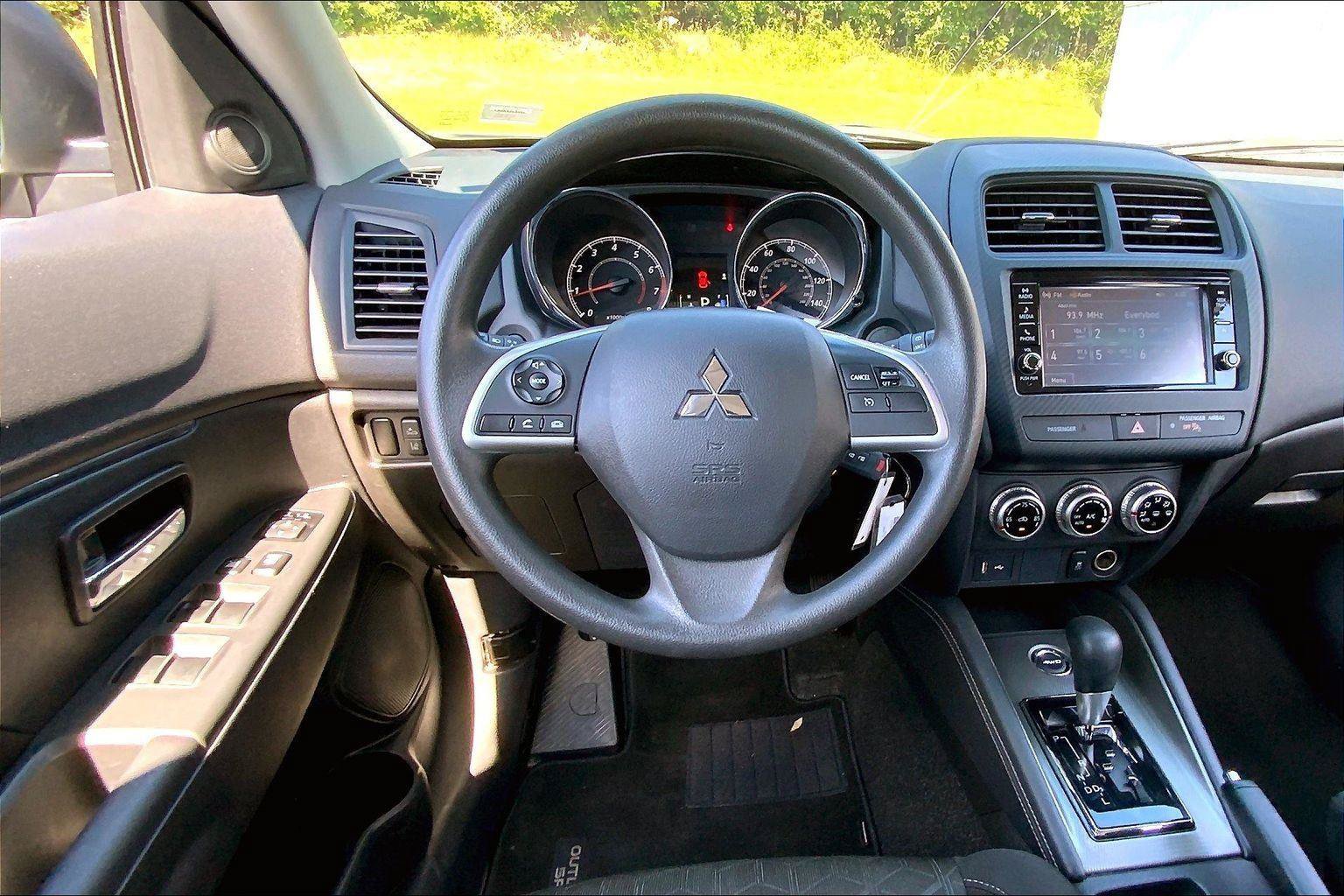Used 2025 Mitsubishi Outlander Sport ES AWD/4WD image 5