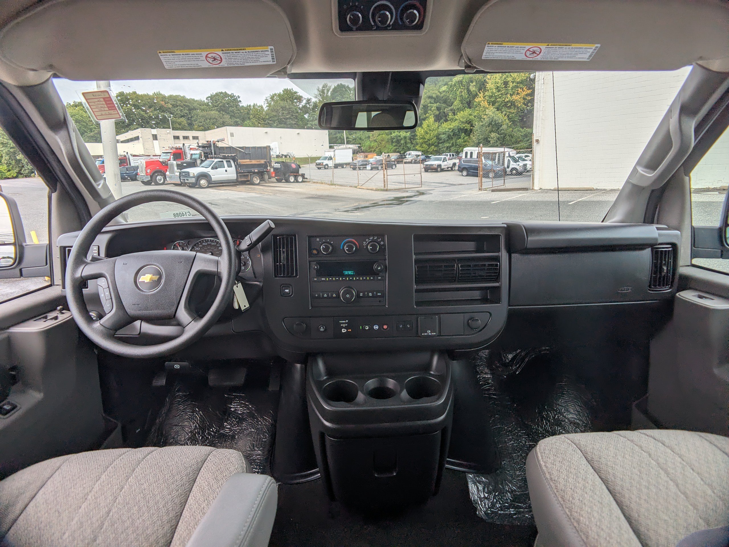 Used 2025 Chevrolet Express 3500 LT w/ LT Preferred Equipment Group RWD image 14