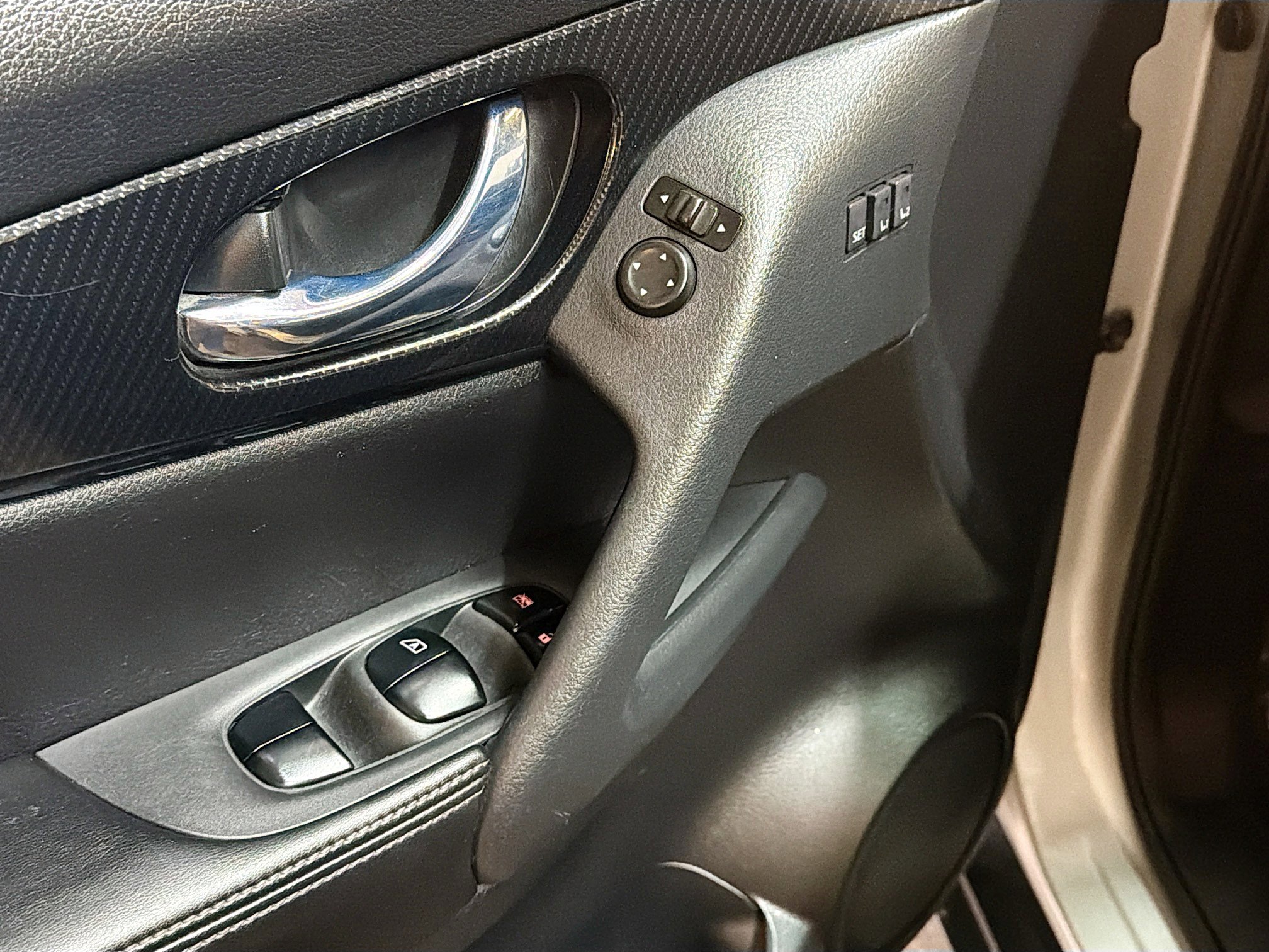 Used 2018 Nissan Rogue SL image 15