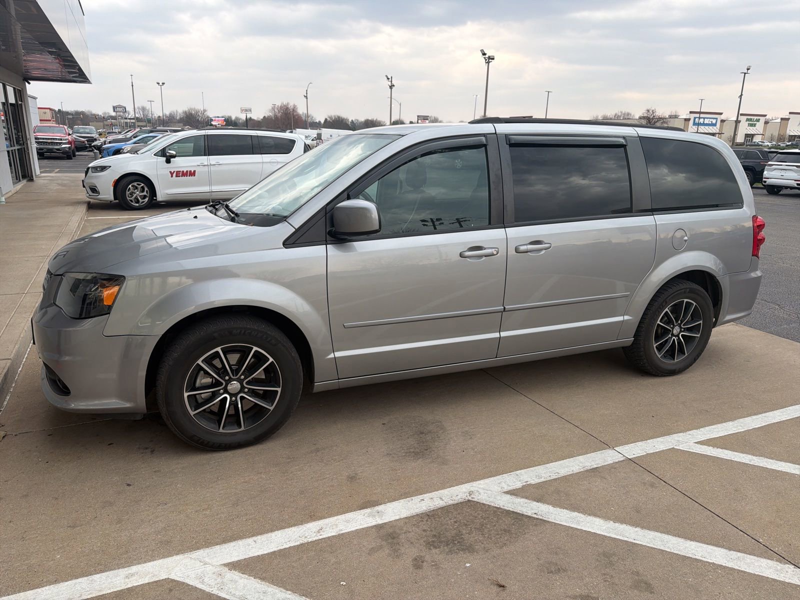 Used 2017 Dodge Grand Caravan GT image 2