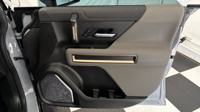 Used 2025 GMC Hummer EV 2X image 23