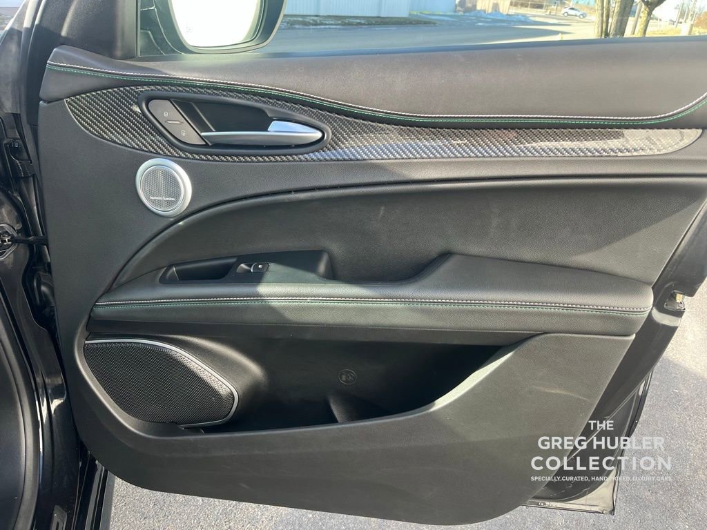 Used 2020 Alfa Romeo Stelvio Quadrifoglio image 16
