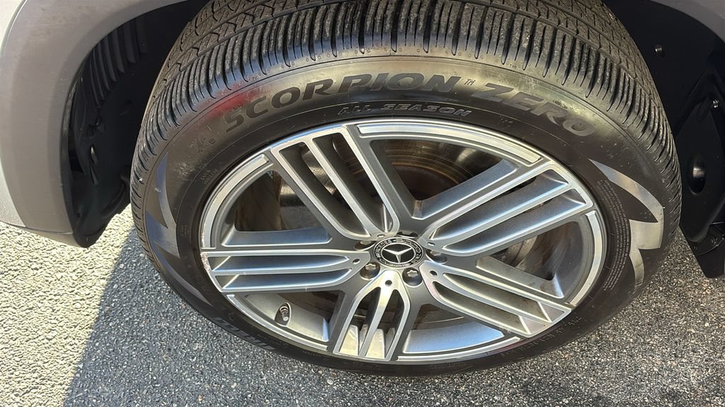 Used 2025 Mercedes-Benz GLS 450 4MATIC image 33