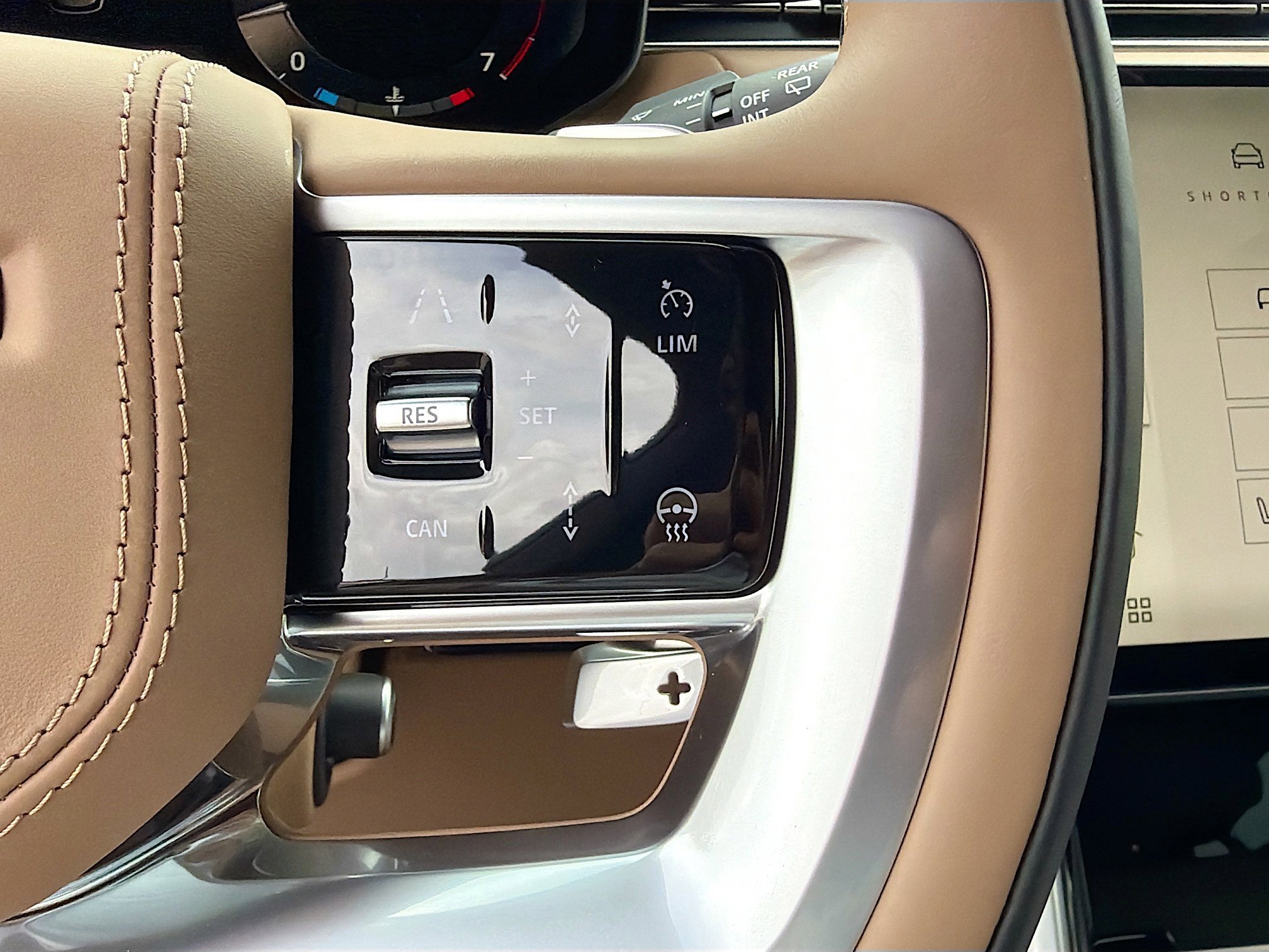 New 2026 Land Rover Range Rover SE image 39