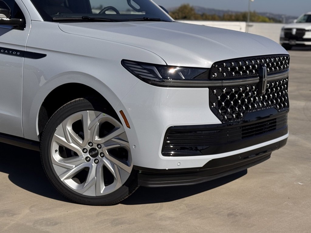 New 2025 Lincoln Navigator Black Label image 3
